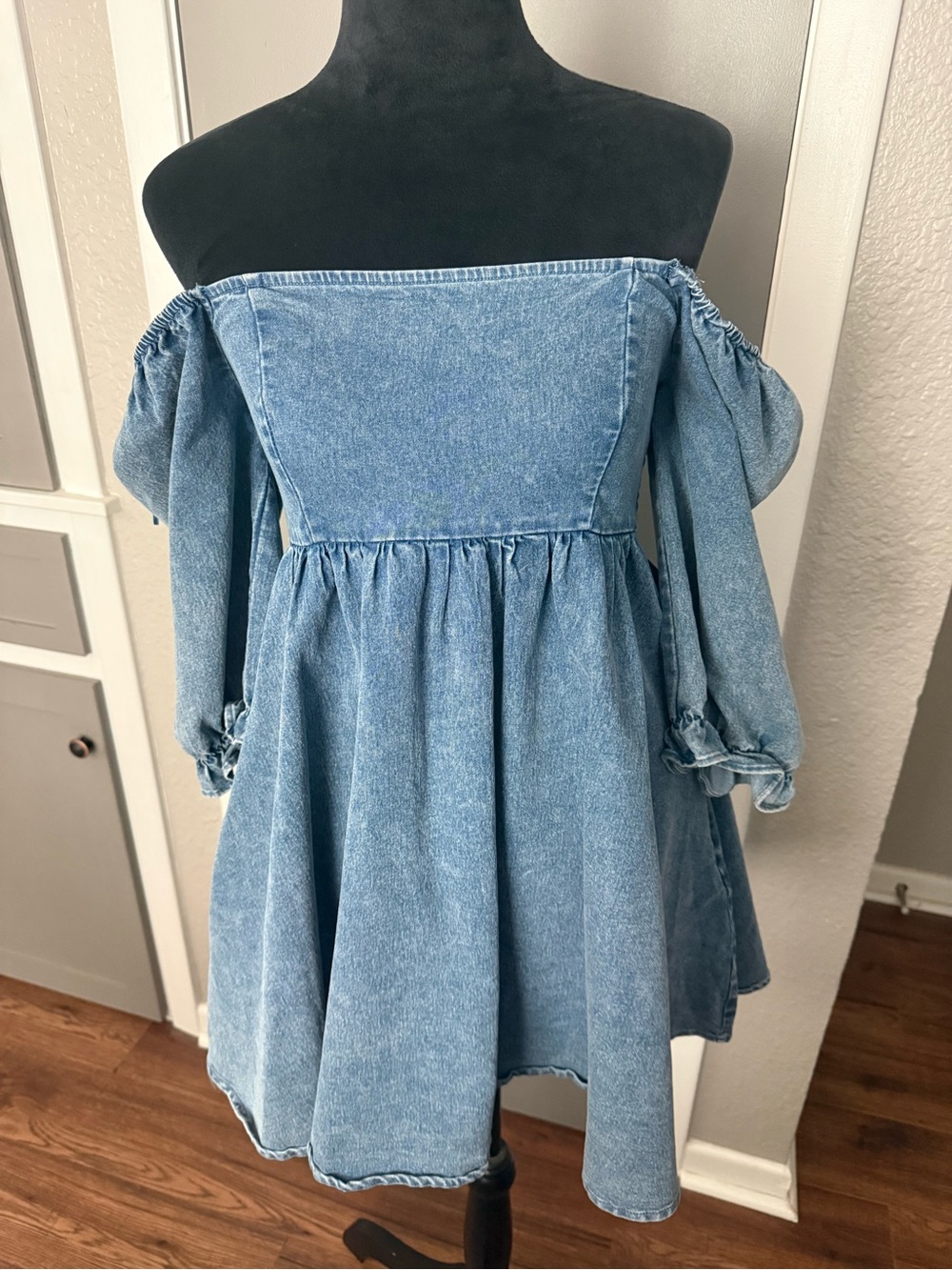 Girls Off-Shoulder Denim Dress - Light Blue size small